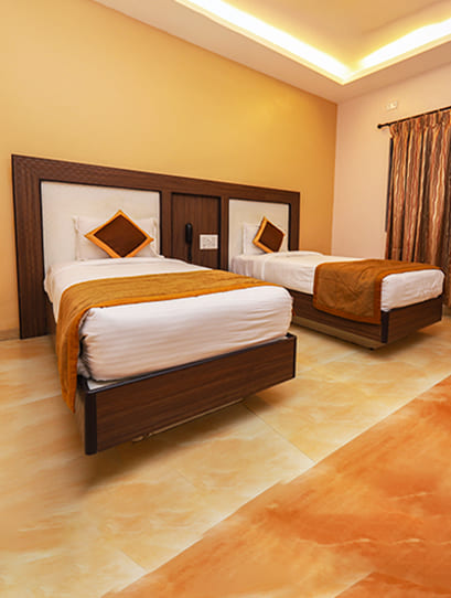 Deluxe Twin Room main view